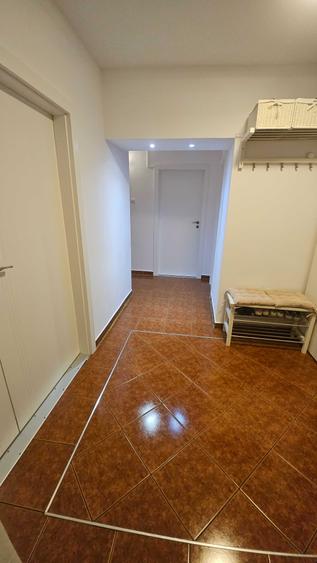 Apartament cu 4 camere decomandat în Noua