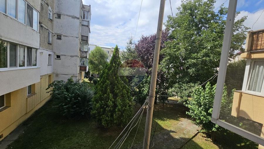 Apartament cu 3 camere decomandat, mobilat în Calea Romanului