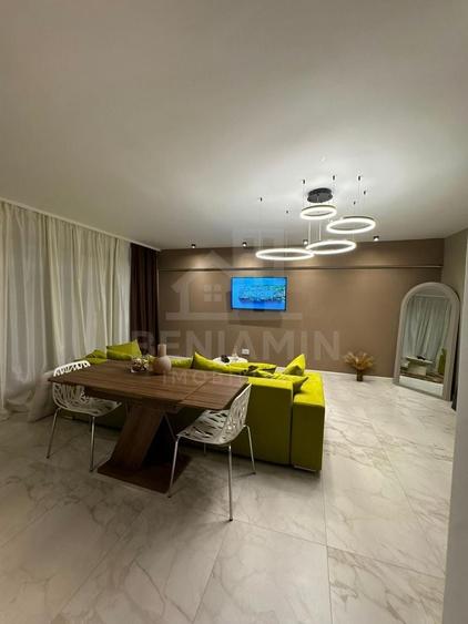 Apartament cu 3 camere semidecomandat în Rovine