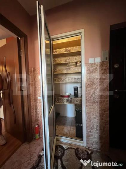 Apartament cu 2 camere semidecomandat, mobilat în Turda