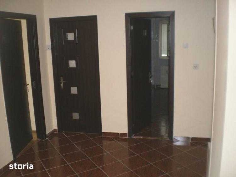 Apartament cu 3 camere decomandat în Decebal
