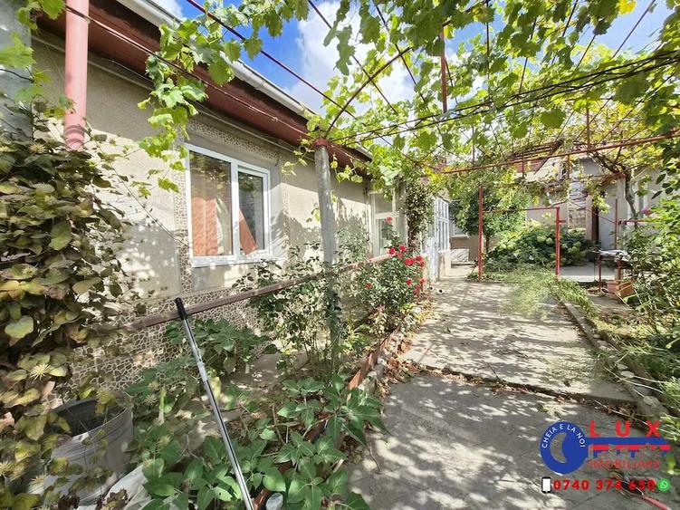 Casă cu 3 camere cu Teren 295 Mp în Babadag