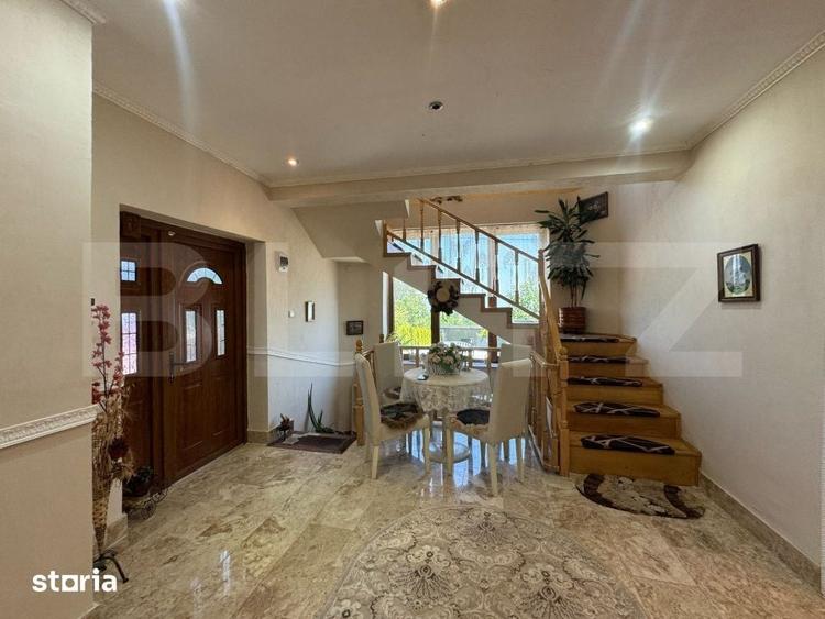 Casă cu 9 camere cu Teren 303 Mp în Central