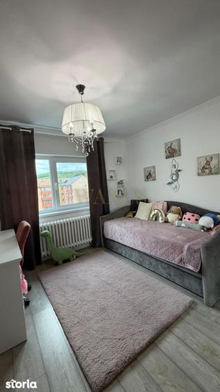 Apartament cu 4 camere, mobilat în Central