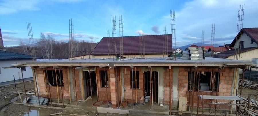Casă cu 4 camere în Satu Nou de Sus