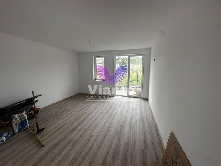 Duplex cu 5 camere cu Canalizare în Exterior Vest
