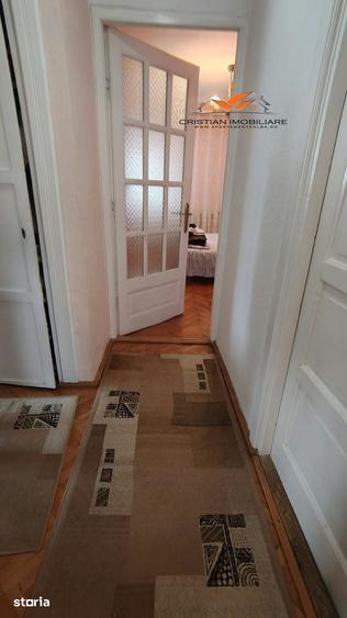 Apartament cu 3 camere decomandat în Cetate