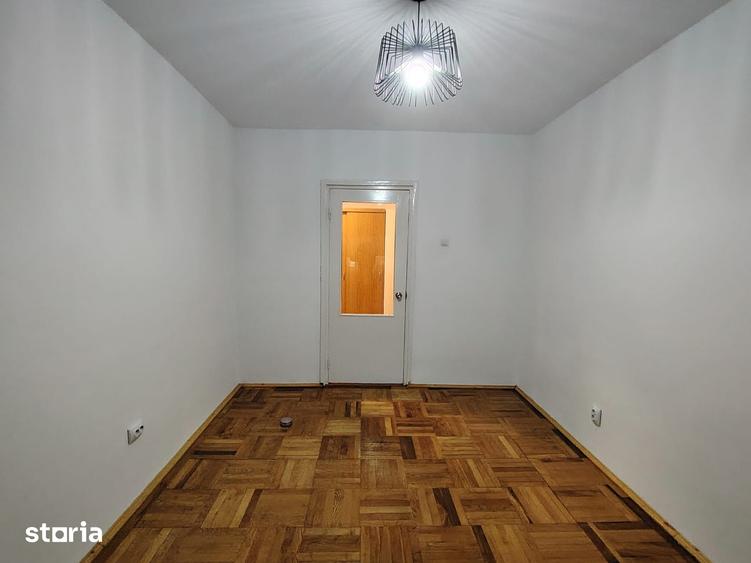 Apartament cu 3 camere în Micro 6