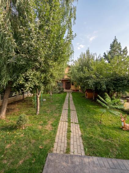 Casă individuală cu 4 camere cu Canalizare în Tunari