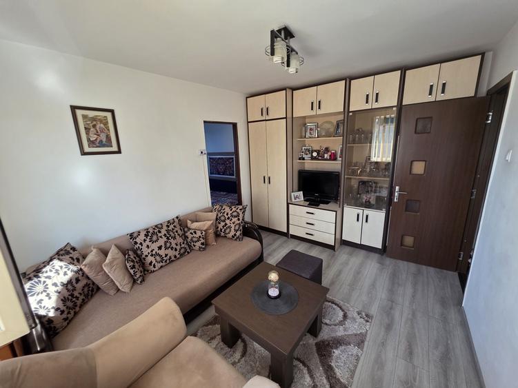 Apartament cu 2 camere nedecomandat în Petru Rareș