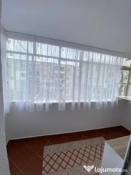 Apartament cu 2 camere semidecomandat în Micro 38