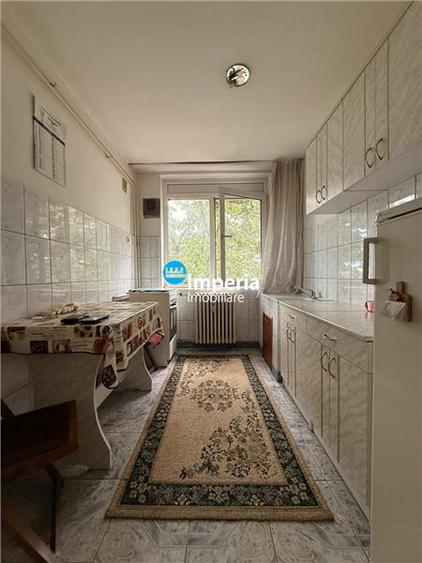 Apartament cu 3 camere semidecomandat în Tătărași