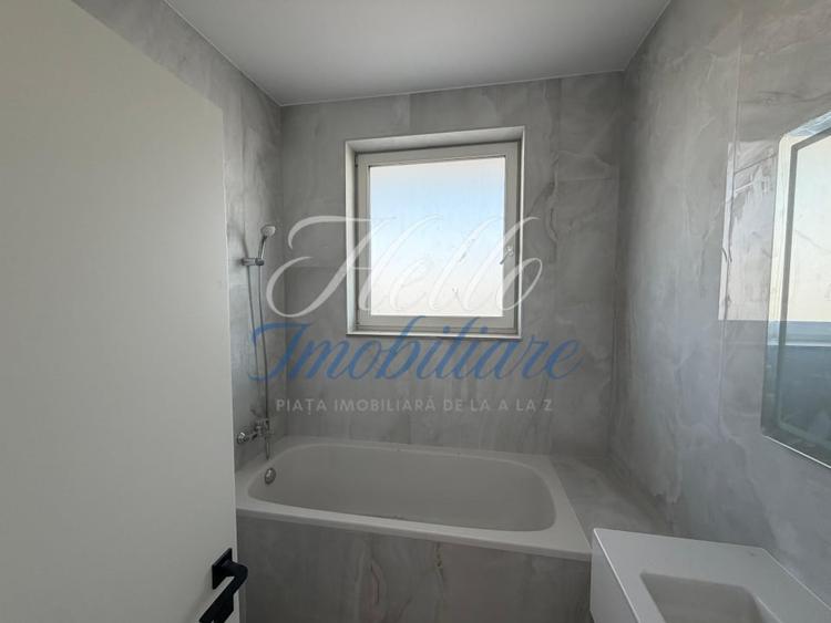Penthouse cu 3 camere semidecomandat în Florești