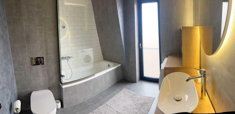Apartament cu 3 camere decomandat în Central
