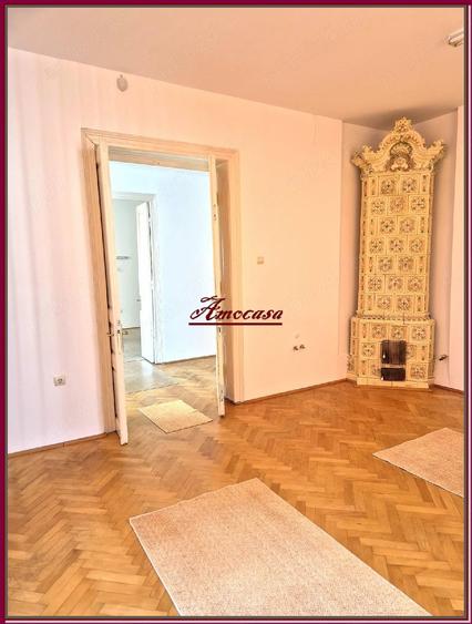 Casă cu 4 camere în Central