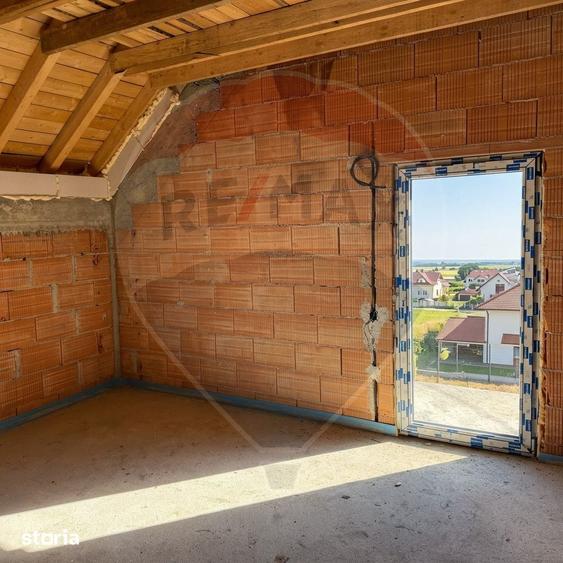 Casă cu 4 camere cu Teren 500 Mp în Tureni