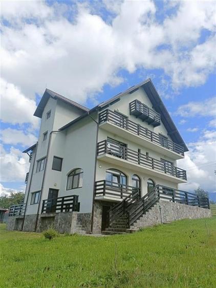 Casă individuală cu 11 camere cu Teren 1300 Mp în Bran