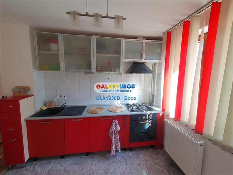 Apartament cu 3 camere semidecomandat, mobilat în Titan