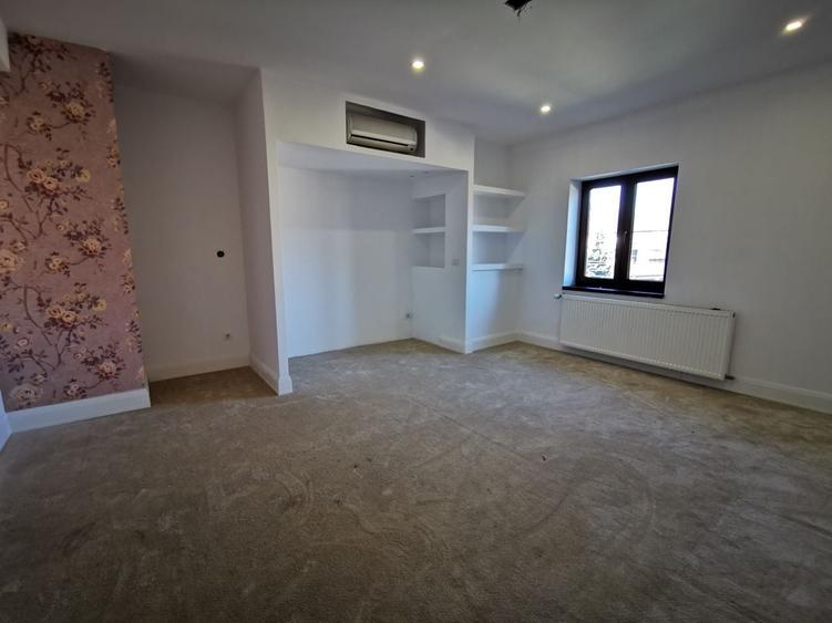 Casă individuală cu 8 camere cu Piscina în Iancu Nicolae