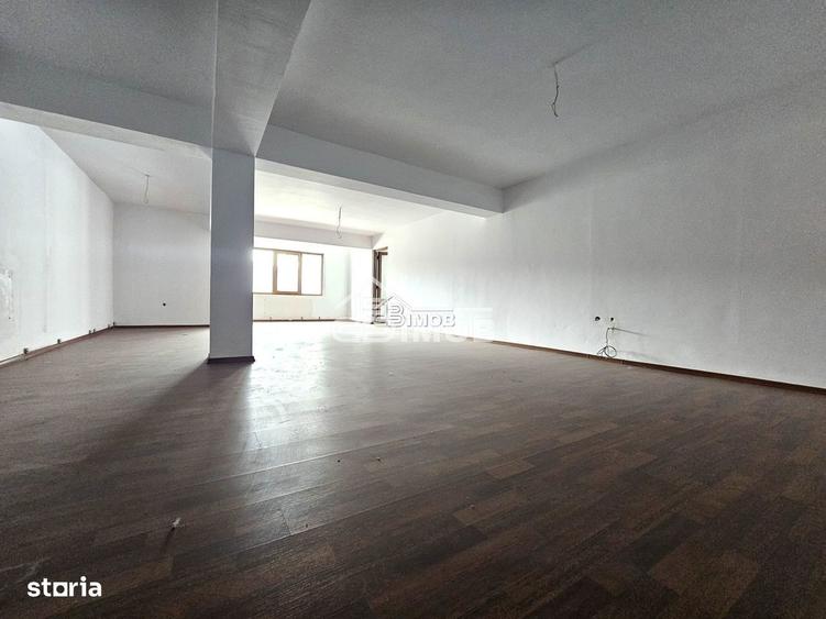 Spațiu comercial, de 380 mp, în Izvoarele