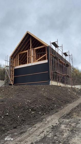 Casă cu 3 camere cu Teren 110 Mp în Coman