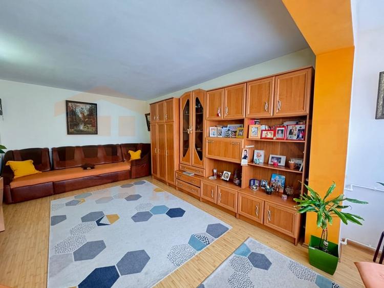 Apartament cu 3 camere decomandat, mobilat în Tomis Nord