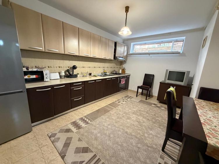 Casă individuală cu 4 camere cu Teren 327 Mp în Cetate