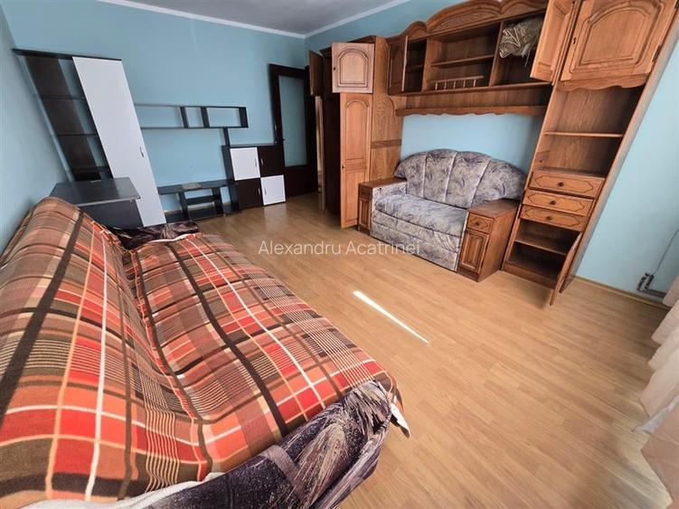 Etaj 1 - Nicolina Str. Salciilor, 2 camere decomandat 52mp, liber