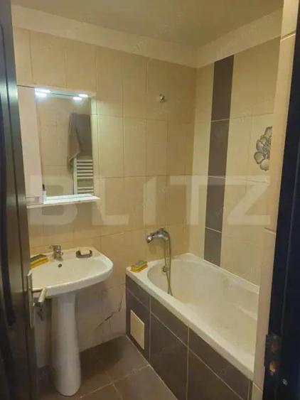 Apartament de vanzare, cu 2 camere, 33 mp, zona Piata 1 Mai - 2