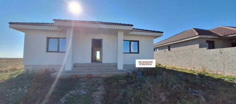 Casa individuala de vanzare, semifinisata, Santandrei - 1
