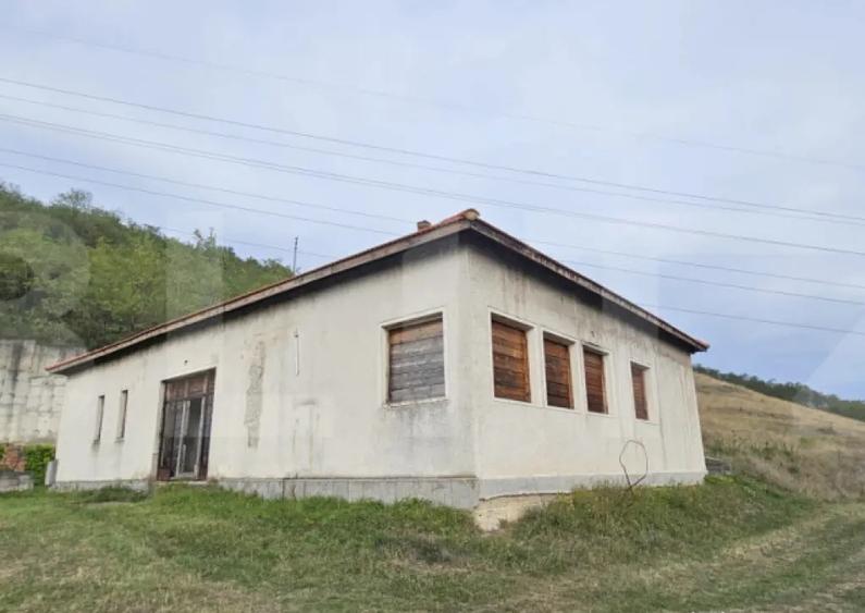 Vila la ro?u, 240 mp, teren 93.000 mp - ?oimu? - 1