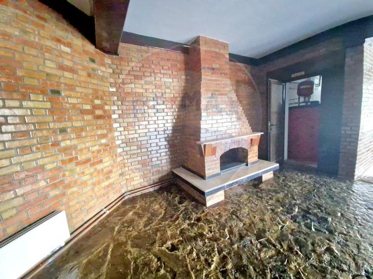 Pensiune Eselnita / 16 camere / Teren - 1448 mp / Ponton - 8