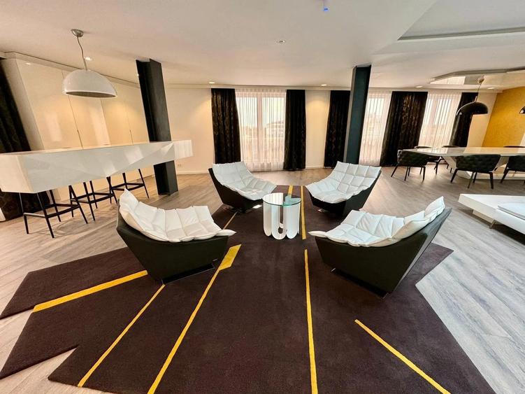 Penthouse cu 5 camere decomandat în Herăstrău