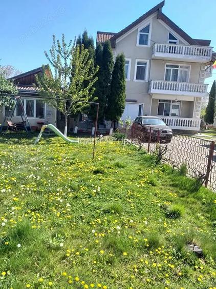 Imobil la col? de strada (Vila) Roman, Bd Republicii