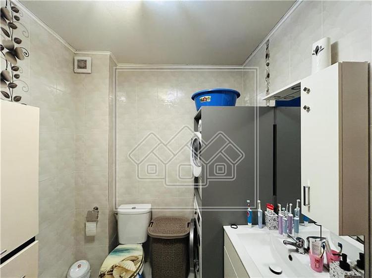 Ap spatios, mobilat si utilat, 3 camere, 2 balcoane, 2 parcari - 13