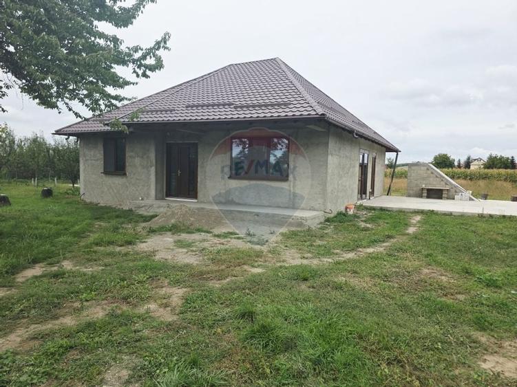 Casă cu livadă și teren generos – Girov - 37