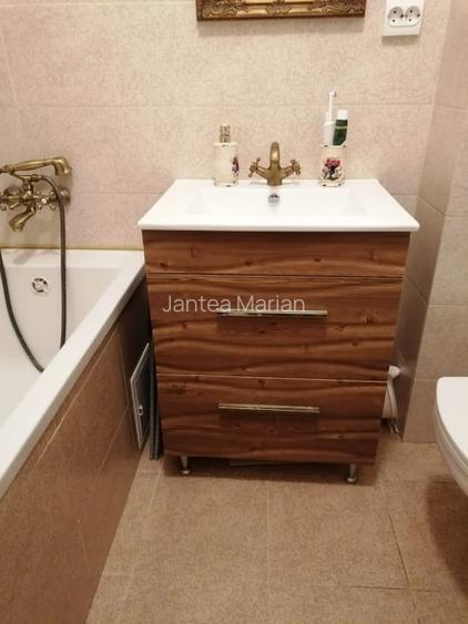 Apartament de vanzare - 2 camere zona Pacii