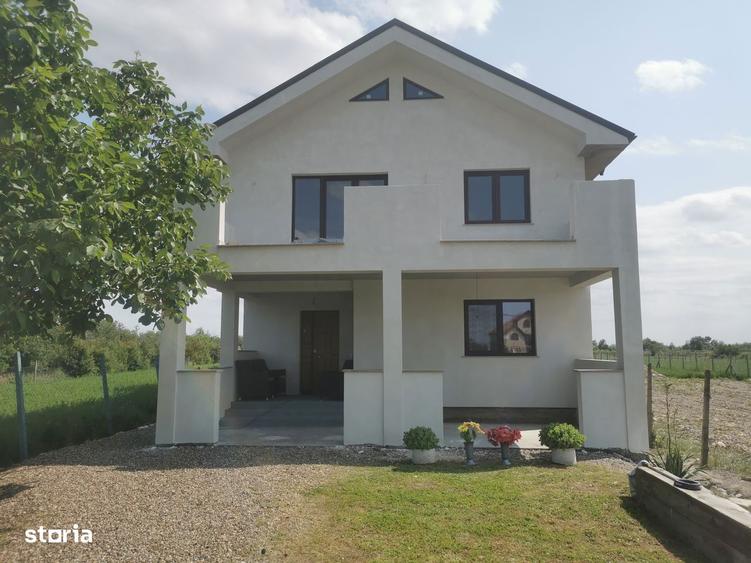 Casa bifamiliala (2 intrari individuale) 258mp la 3 minute de Focsani. - 2