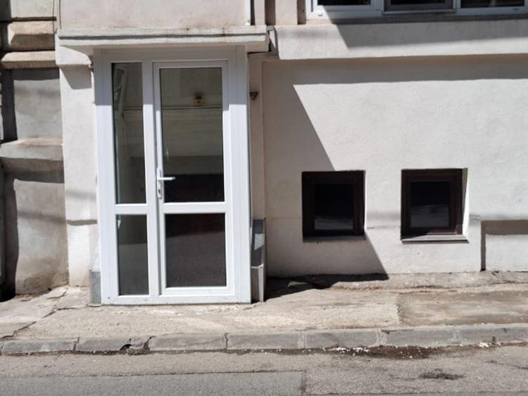 Bd. Unirii – Tribunal  Spatiu Birouri – Avocatura / Notariat 30 mp.   - 4