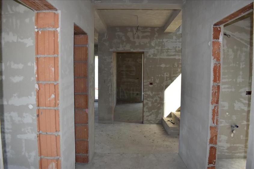 Casa individuala - garaj- finisaje premium - asfalt - toate utilitatile - 5