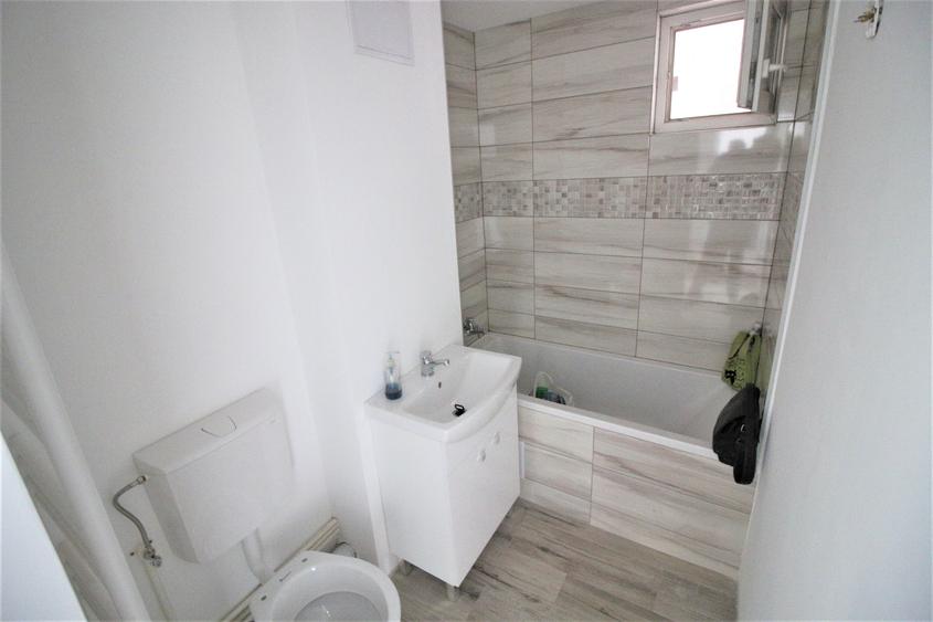 Ap. 2dec. Micro 20, etajul 2, renovat, liber - 8