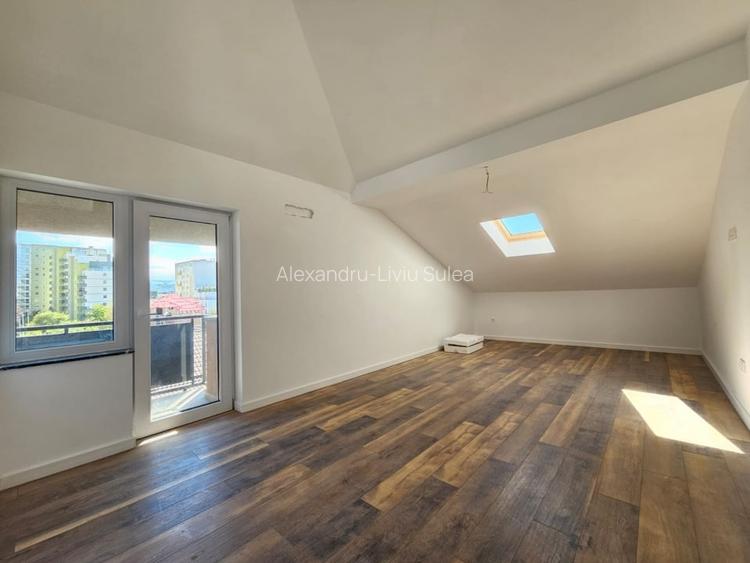 Apartament 3 camere cu mansarda, 75mp, zona Tractorul Apartament 3 camere cu mansarda, 75mp, zona Tractorul