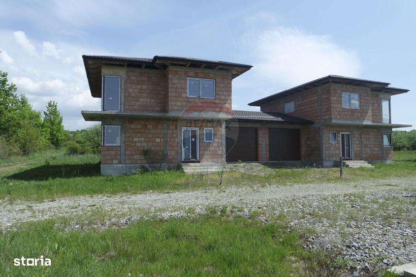 CASA CUPLATA DE VANZARE la rosu sau la semifinisat in Tau?ii Magherau? - 3