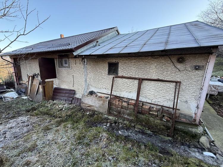 Casa demolabila  și teren 800mp cu toate utilitățile deschidere 26,5mp - 31