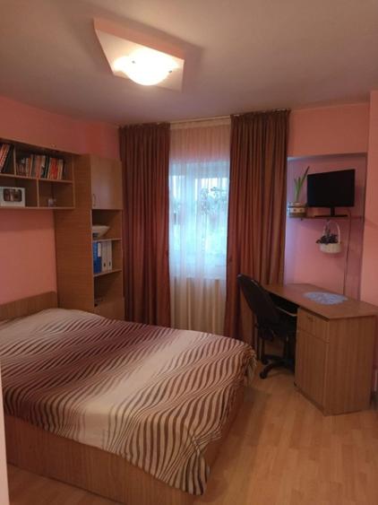 Apartament cu 2 camere semidecomandat, mobilat în Central