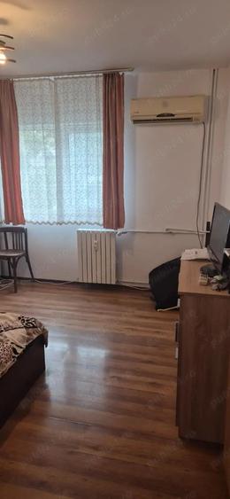 apartament 2 camere transformat in 3 camere, zona Biserica Noua, decomandat, etaj 3 - 11