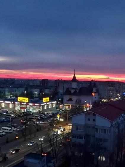 Apartament 3 camere,decomandat 2 balcoane,etaj 9 din 10, - 2