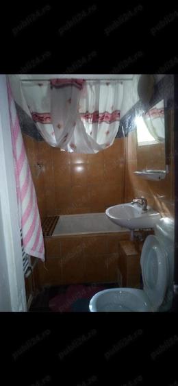 Inchiriez garsoniera mare la parter . - 3