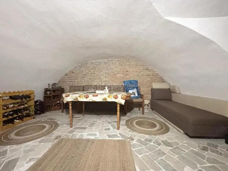 Refugiu urban cu personalitate Casa cu mansarda si crama amenajata - zona centrala - 12