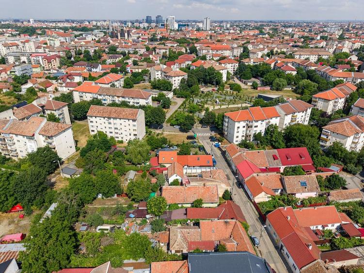 De Vânzare: Casă cu Teren în Zona Lunei, Timișoara - 35